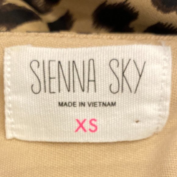 Button down Leopard Top - Picture 3 of 3